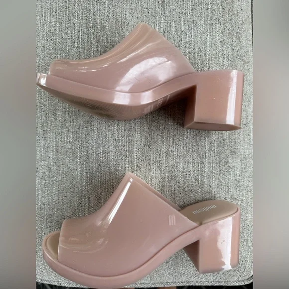 Melissa block heel, open toe, mule sandal! Size 8 (37) and these are adorable! - Picture 9 of 9